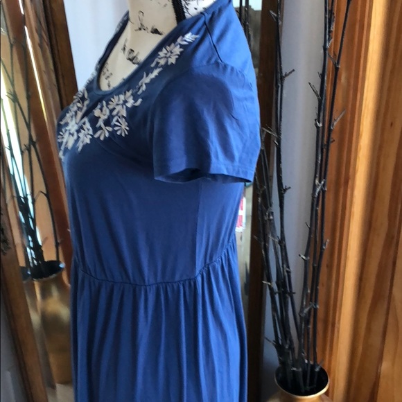 Blue embroidered flattering dress - Picture 3 of 5